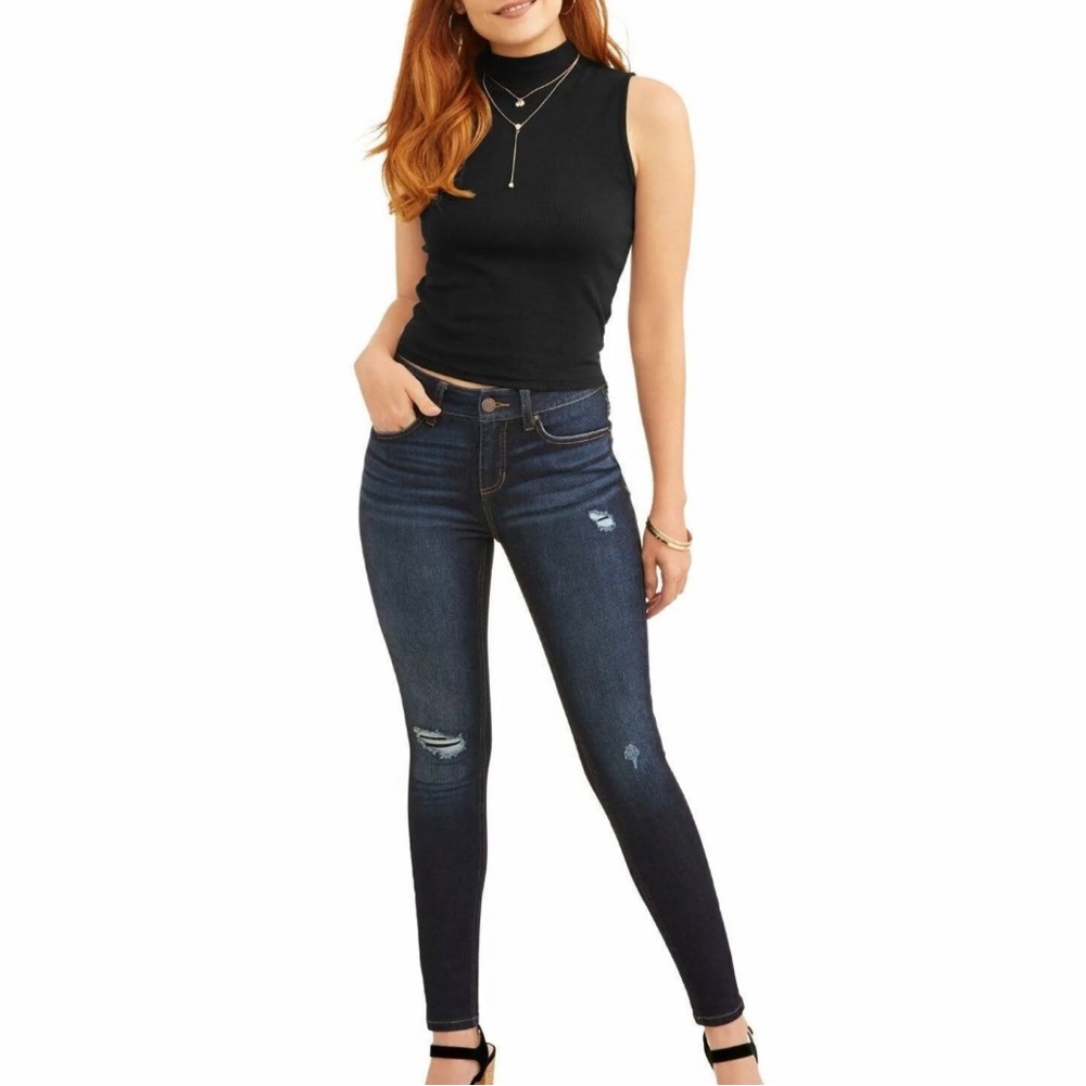 Dark wash skinny jeans